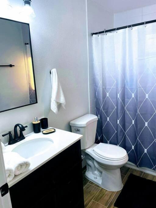 Phoenix Retreat - 2 Bedroom Home With King-Size Bed - 3 Smart Tvs - 10 Min From Airp - Unit A Ngoại thất bức ảnh